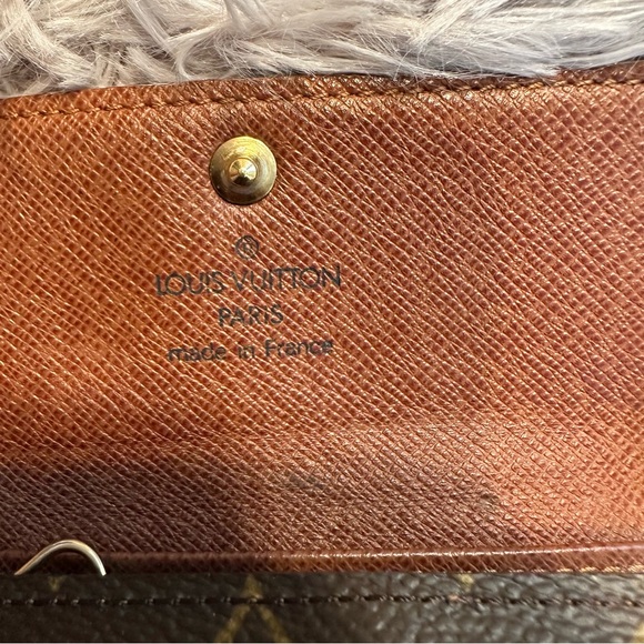 🌹 REPOSH • Vintage Louis Vuitton Dark Brown Signature Monogram Key Holder - Picture 14 of 16